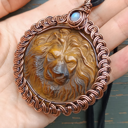 Round lion head necklace