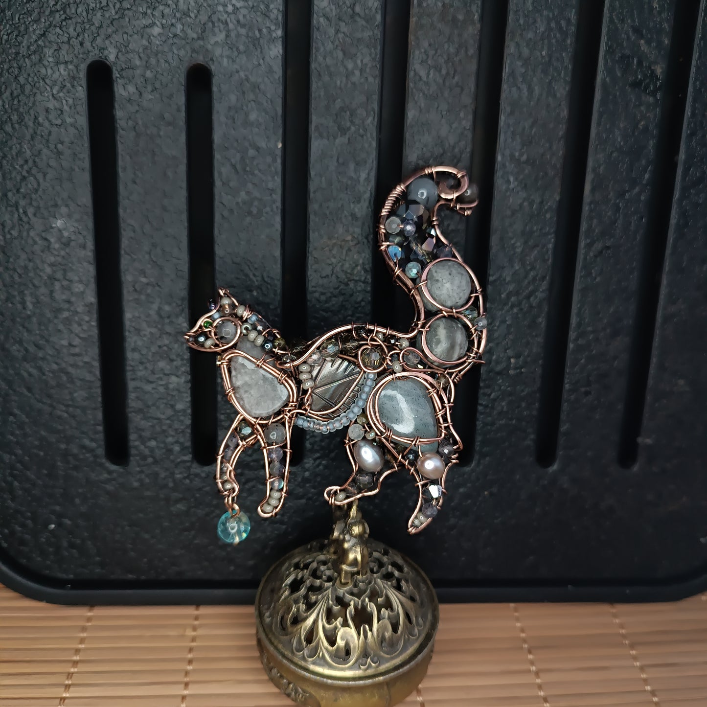 Grey kitty brooch/pendant. (2 in 1)