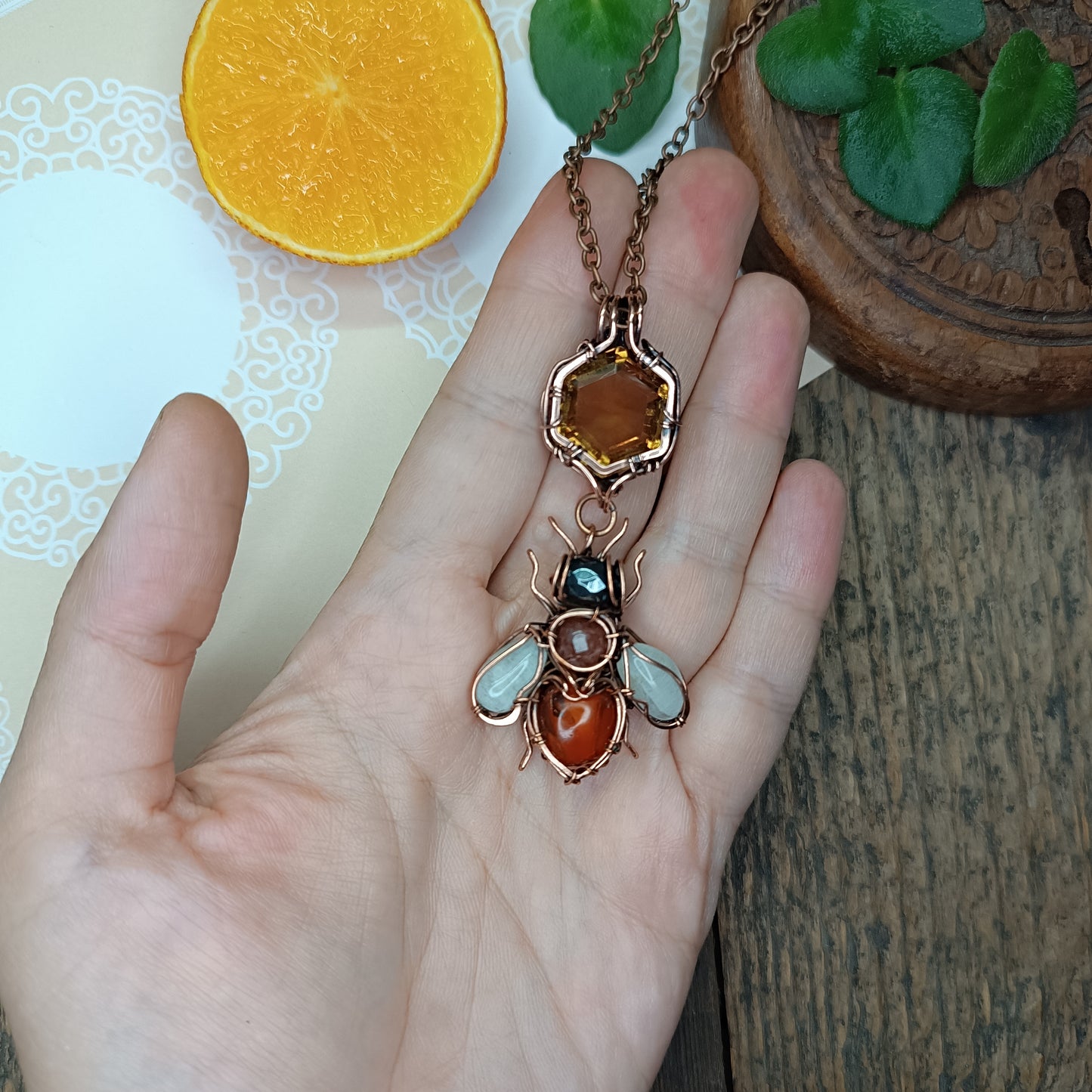 Zultanite honey comb bee necklace 💛🩷🐝