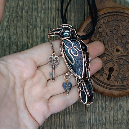 Magestic raven with the purple wings!