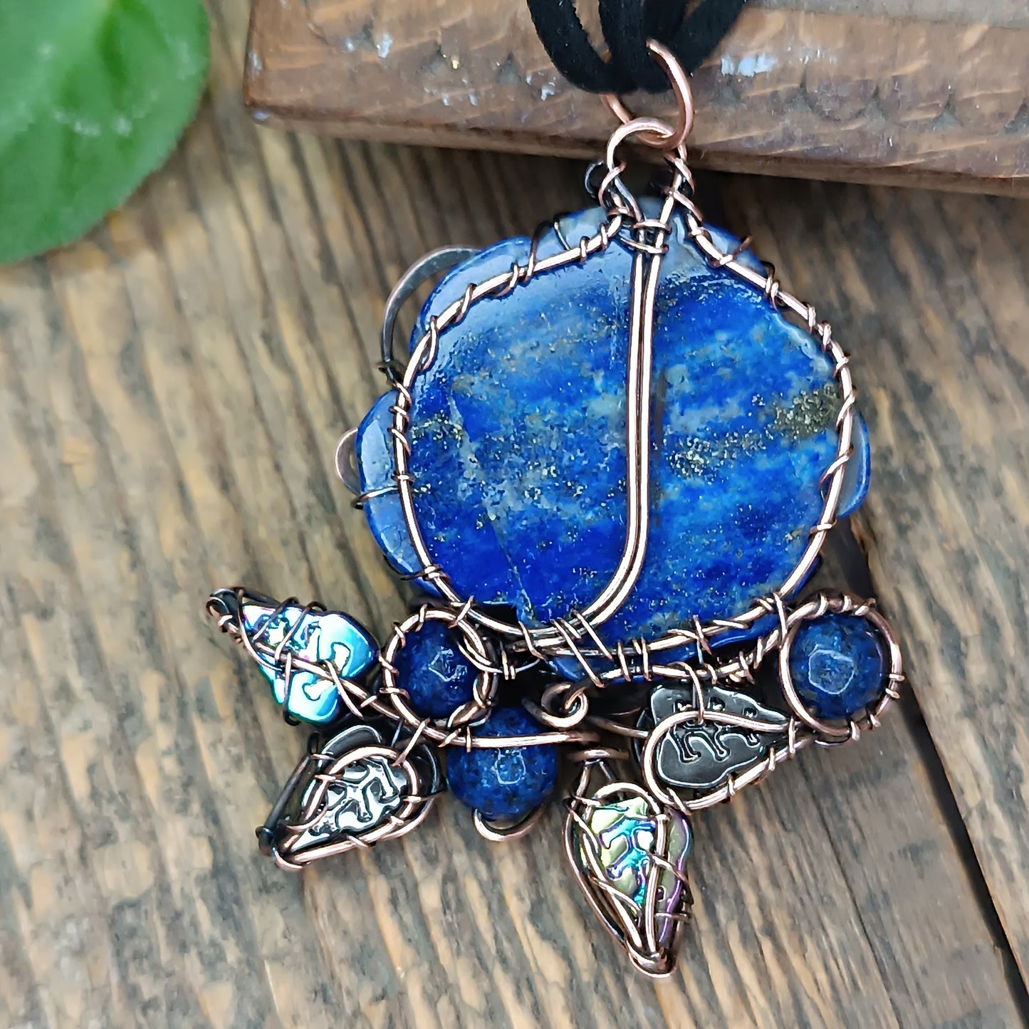 Lapis lazuli rose necklace 💙🌹