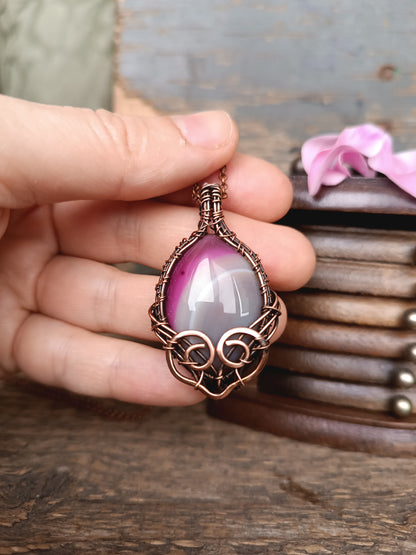 Pink agate pendant.