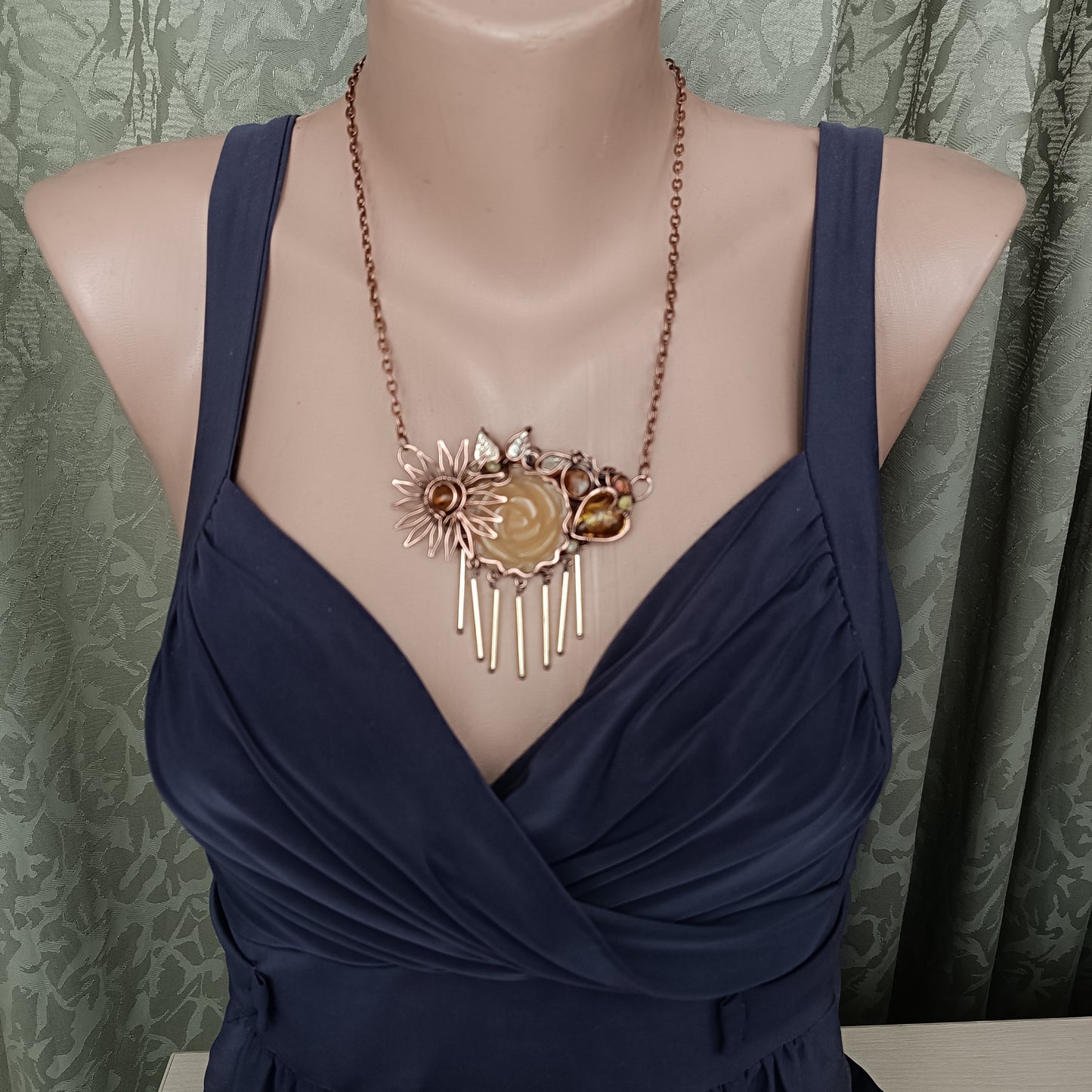 Sunbeams rose garden necklace