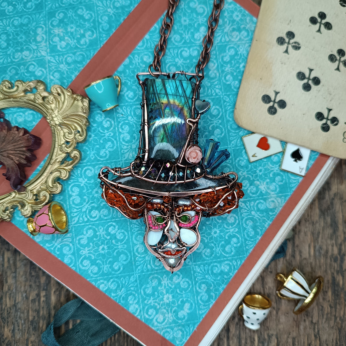 Mad Hatter necklace🎩🏵️