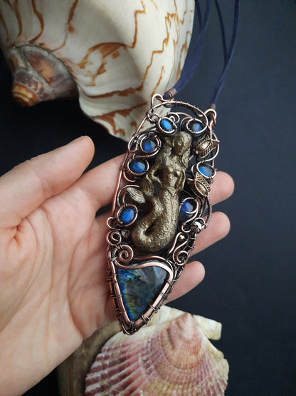 Mermaid goddess. Wire wrapped necklace with labradorites.