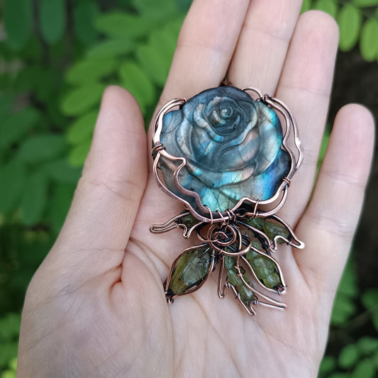 Glowing rose pendant