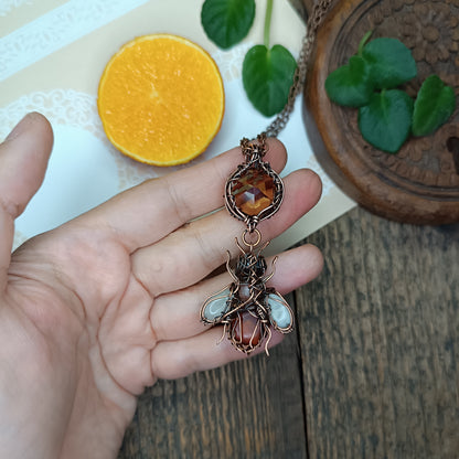 Zultanite honey comb bee necklace 💛🩷🐝
