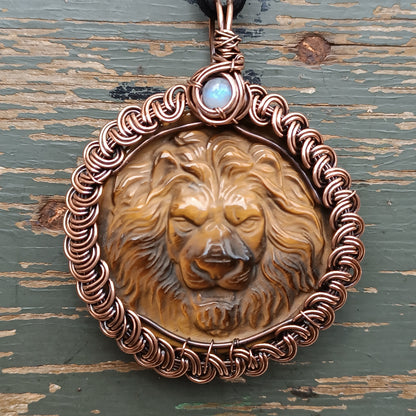Round lion head necklace