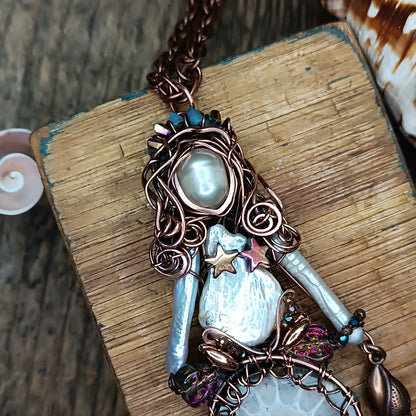 Ammonite shell mermaid.🧜🤎