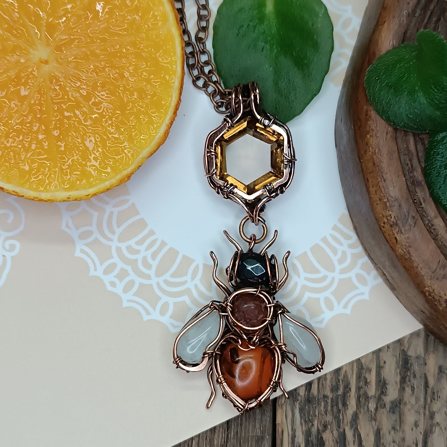 Zultanite honey comb bee necklace 💛🩷🐝
