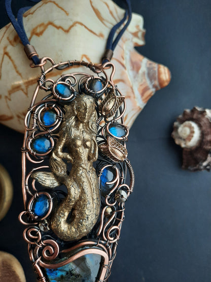 Mermaid goddess. Wire wrapped necklace with labradorites.