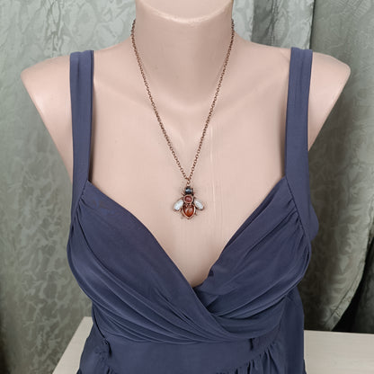 🍑🐝 Peach honey bee necklace.