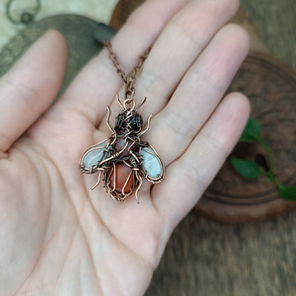 🍑🐝 Peach honey bee necklace.