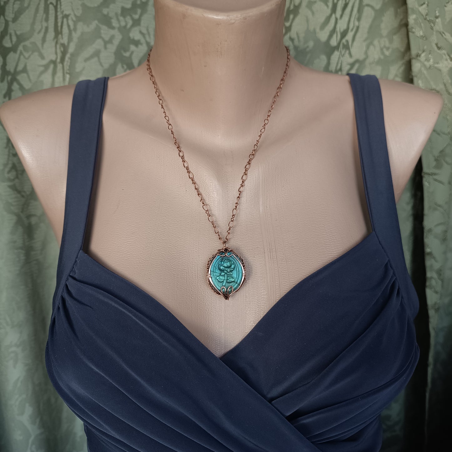 Labradorite rose pendant