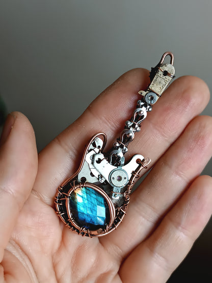 Blue guitar pendant with faceted labradorite