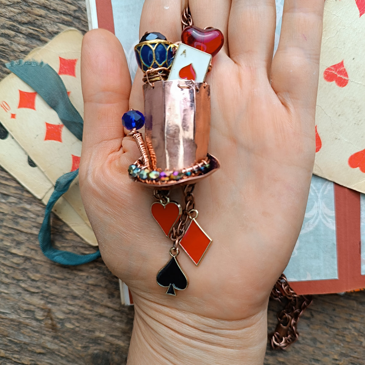 Mad hatter's hat necklace🎩♥️♠️♦️
