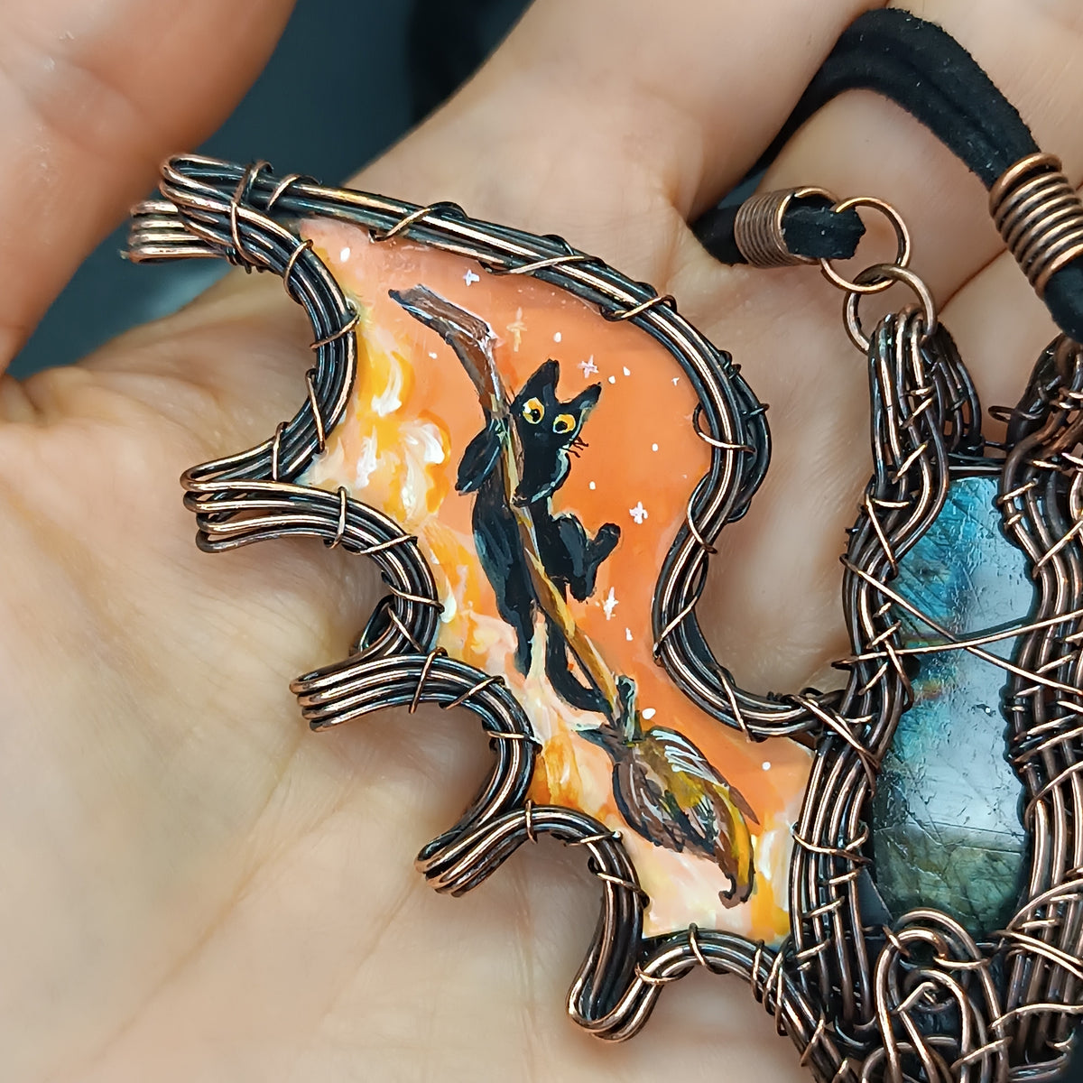 Magic Halloween Bat necklace 🦇