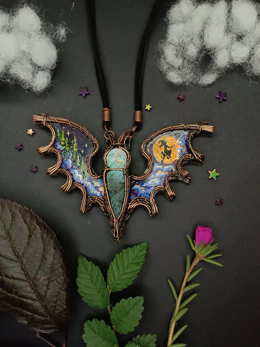 Magic Halloween Bat necklace 🦇