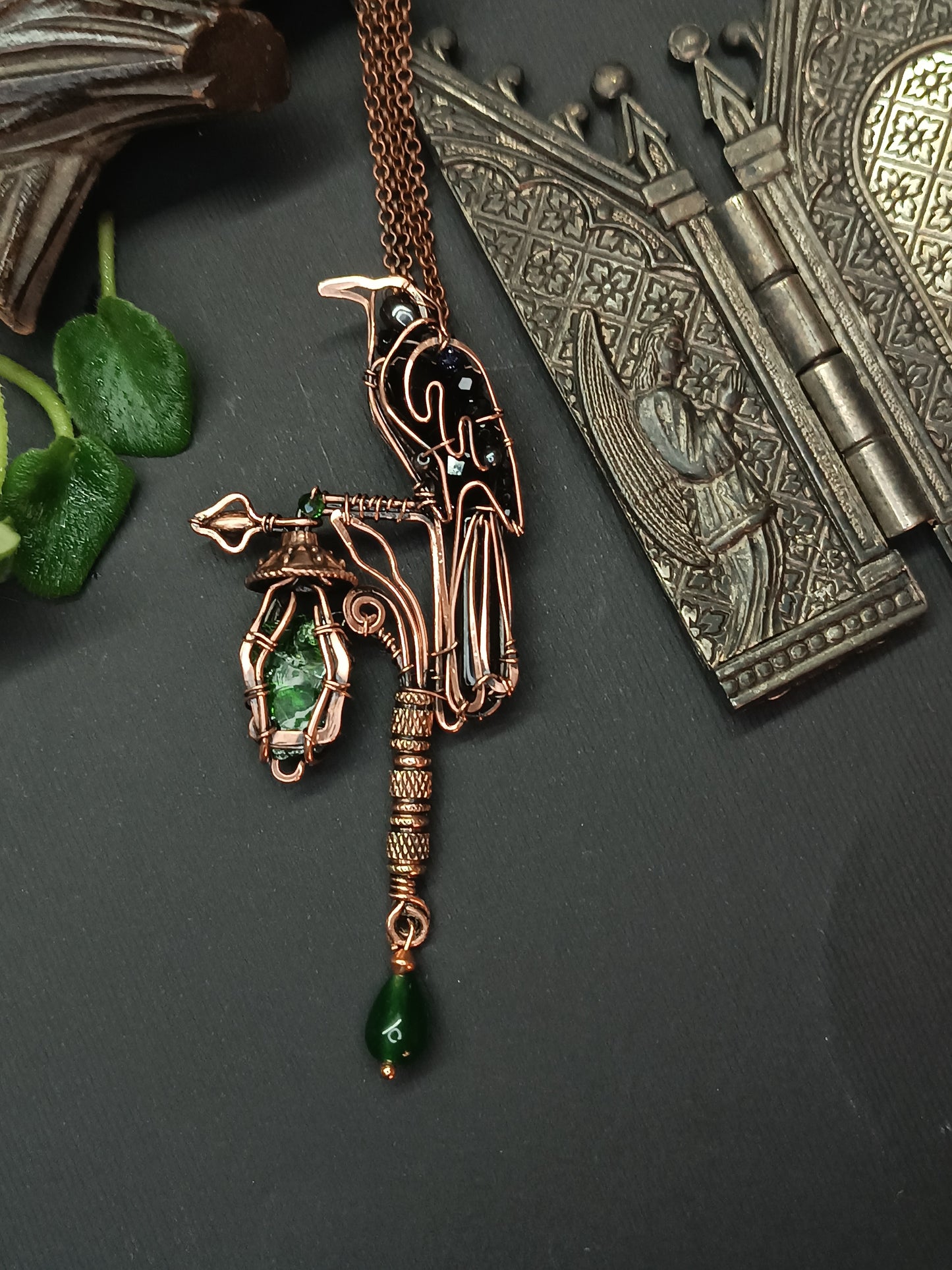 Raven on chrome diopside lantern necklace 🐦‍⬛💚