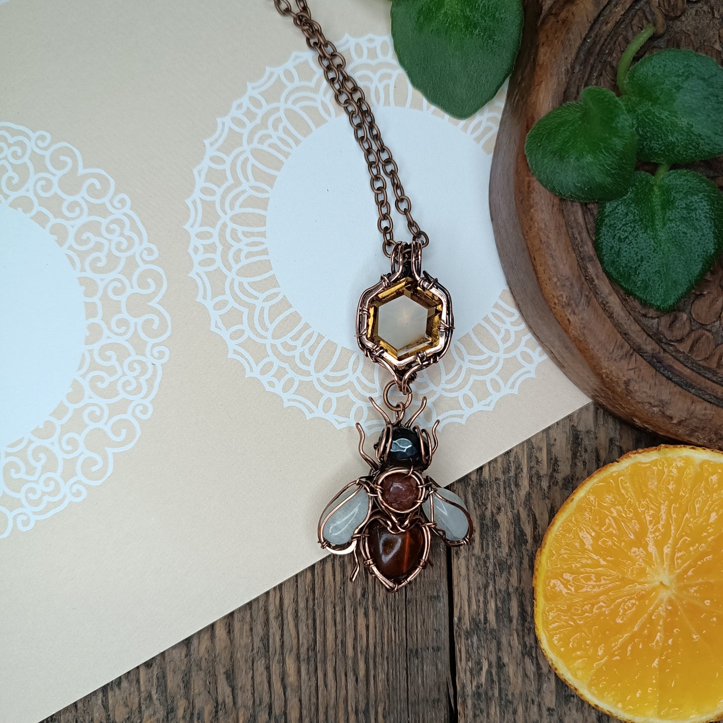 Zultanite honey comb bee necklace 💛🩷🐝