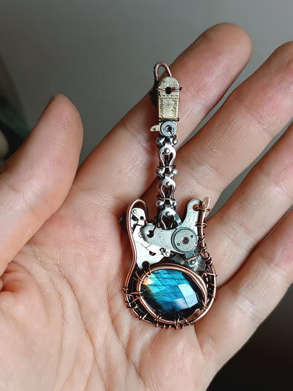 Blue guitar pendant with faceted labradorite