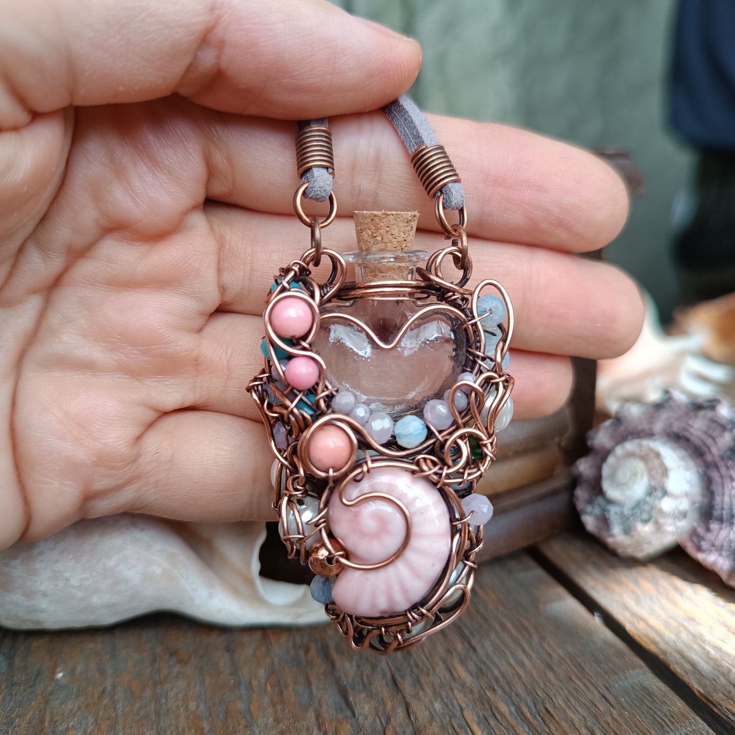 Heart of the ocean. Reversible vial necklace