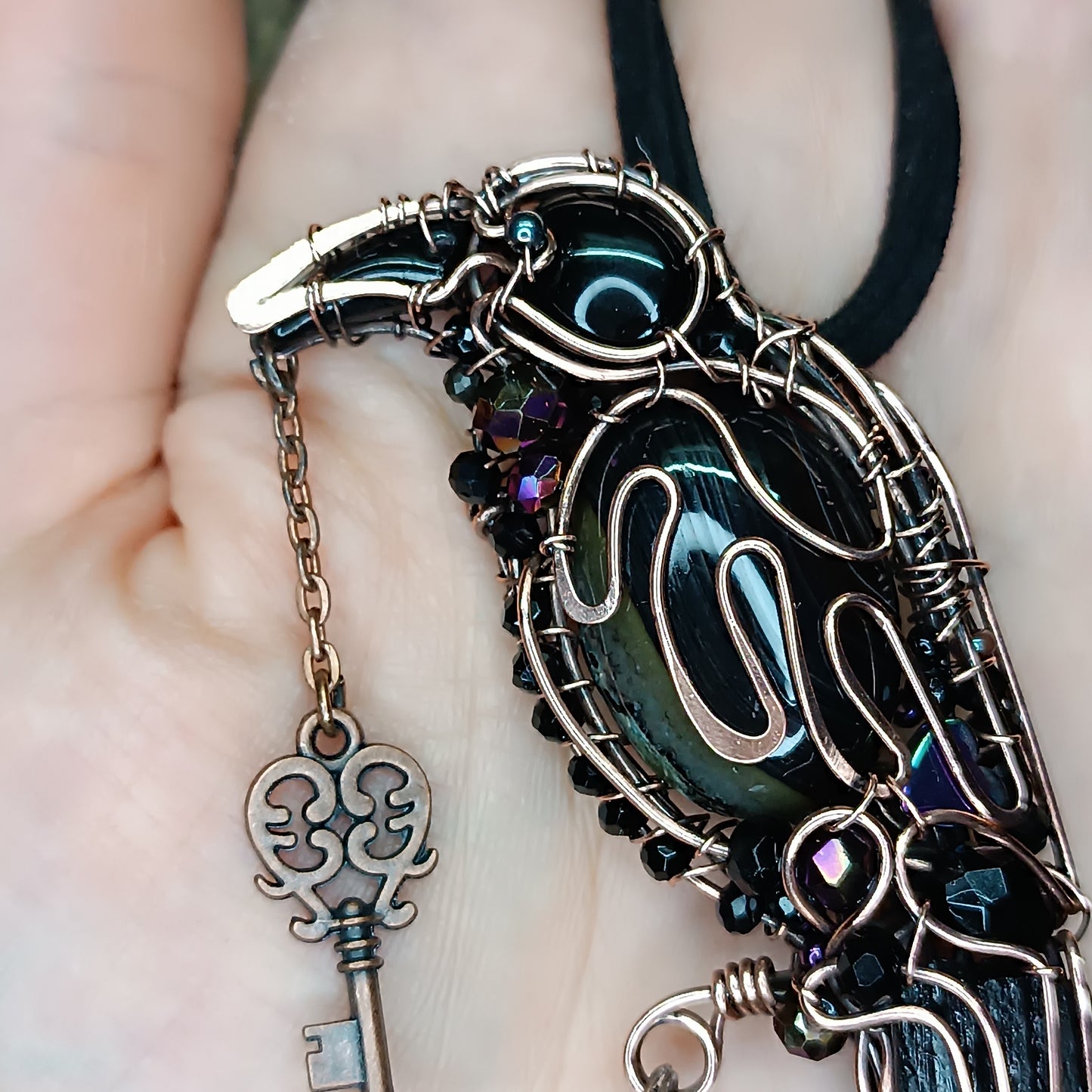 Secret keeper raven with heart💜