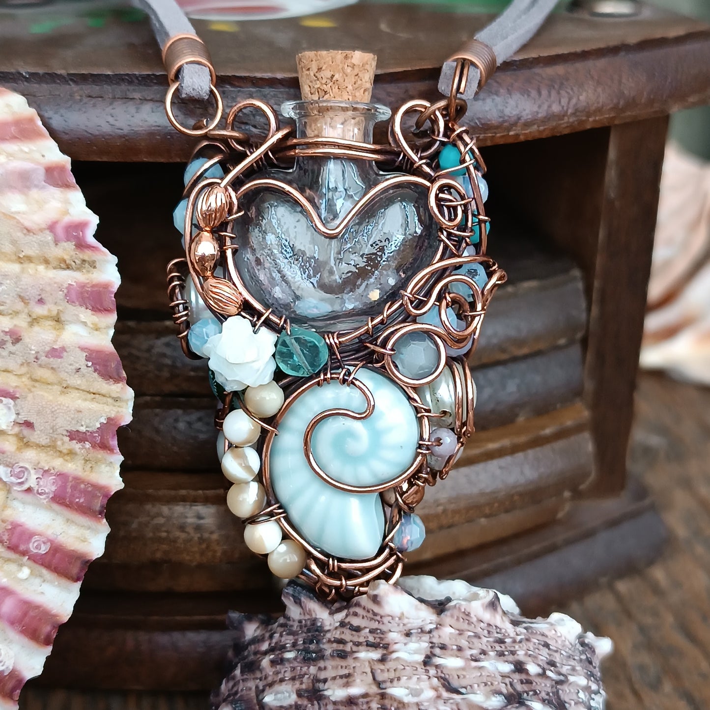 Heart of the ocean. Reversible vial necklace