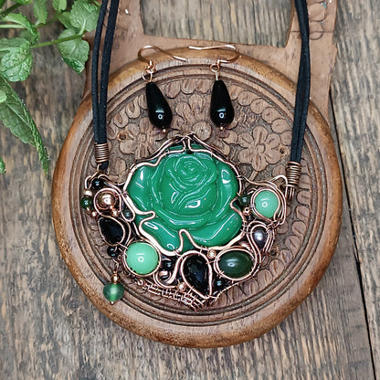 Jade garden. Rose necklace and earrings.