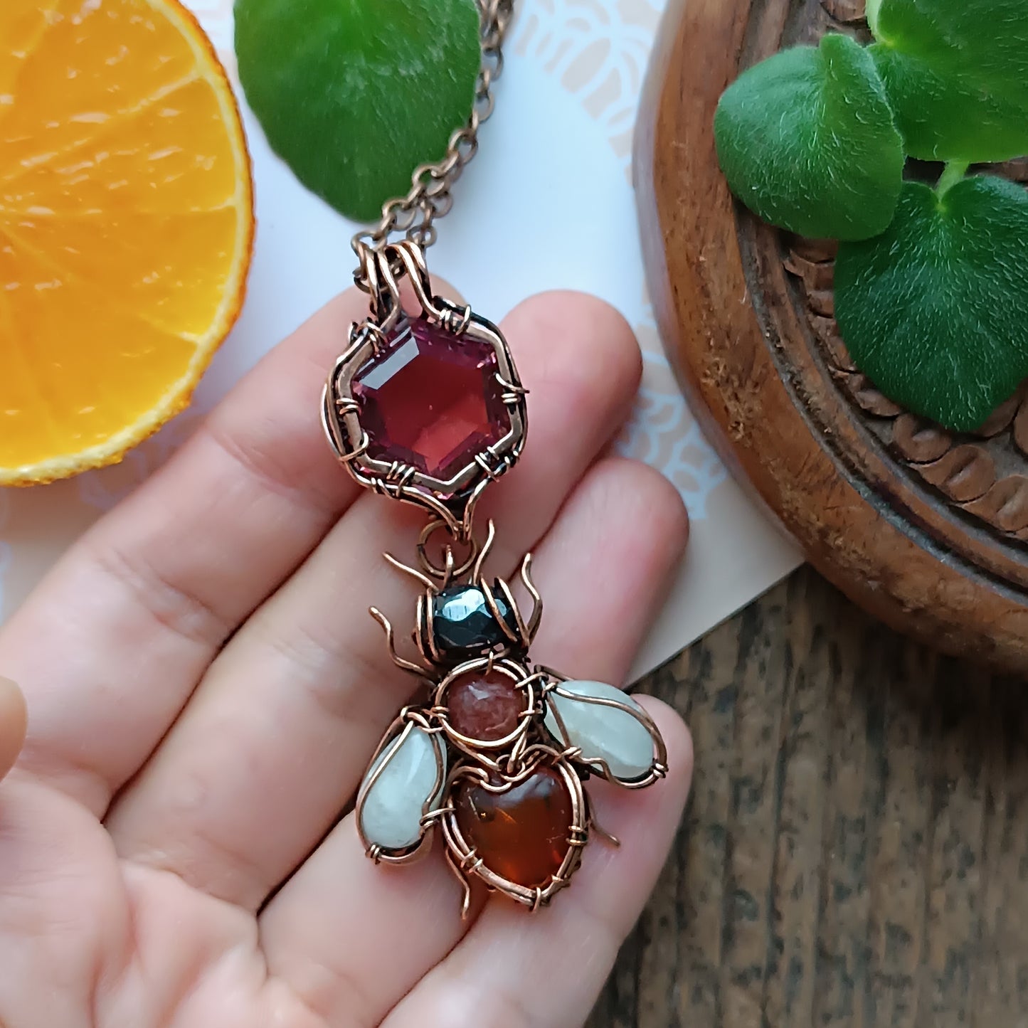 Zultanite honey comb bee necklace 💛🩷🐝