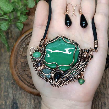 Jade garden. Rose necklace and earrings.