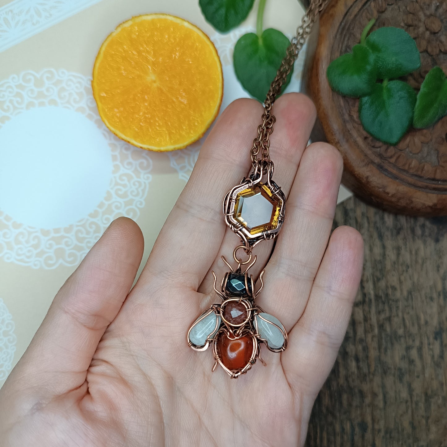 Zultanite honey comb bee necklace 💛🩷🐝