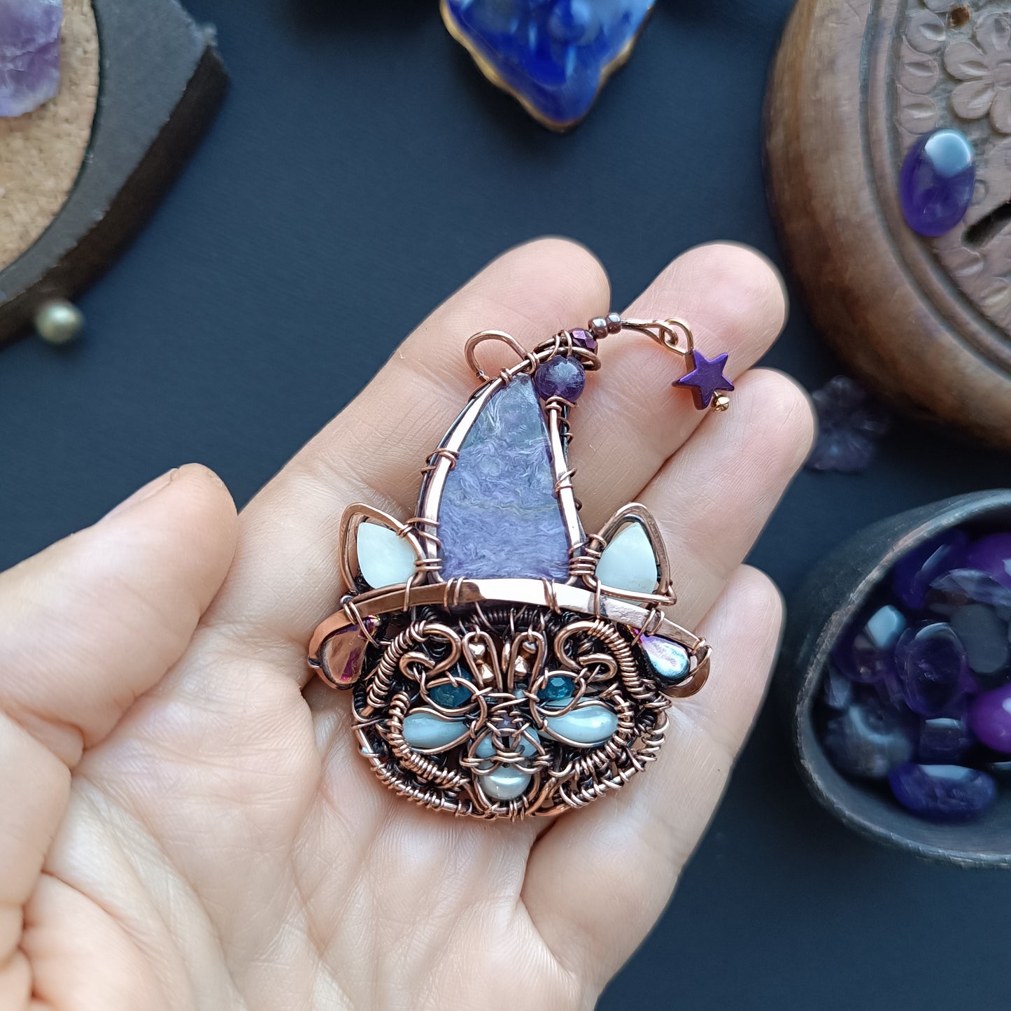 White wizard the cat 🔮🤍🐈‍⬛