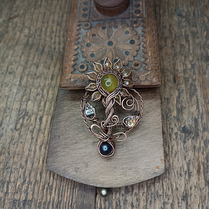 Sunflower pendant with black pearl root