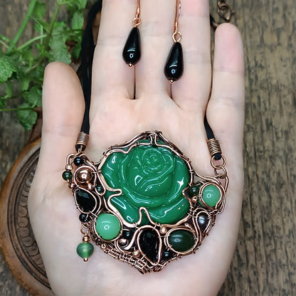Jade garden. Rose necklace and earrings.