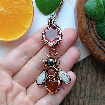 Zultanite honey comb bee necklace 💛🩷🐝