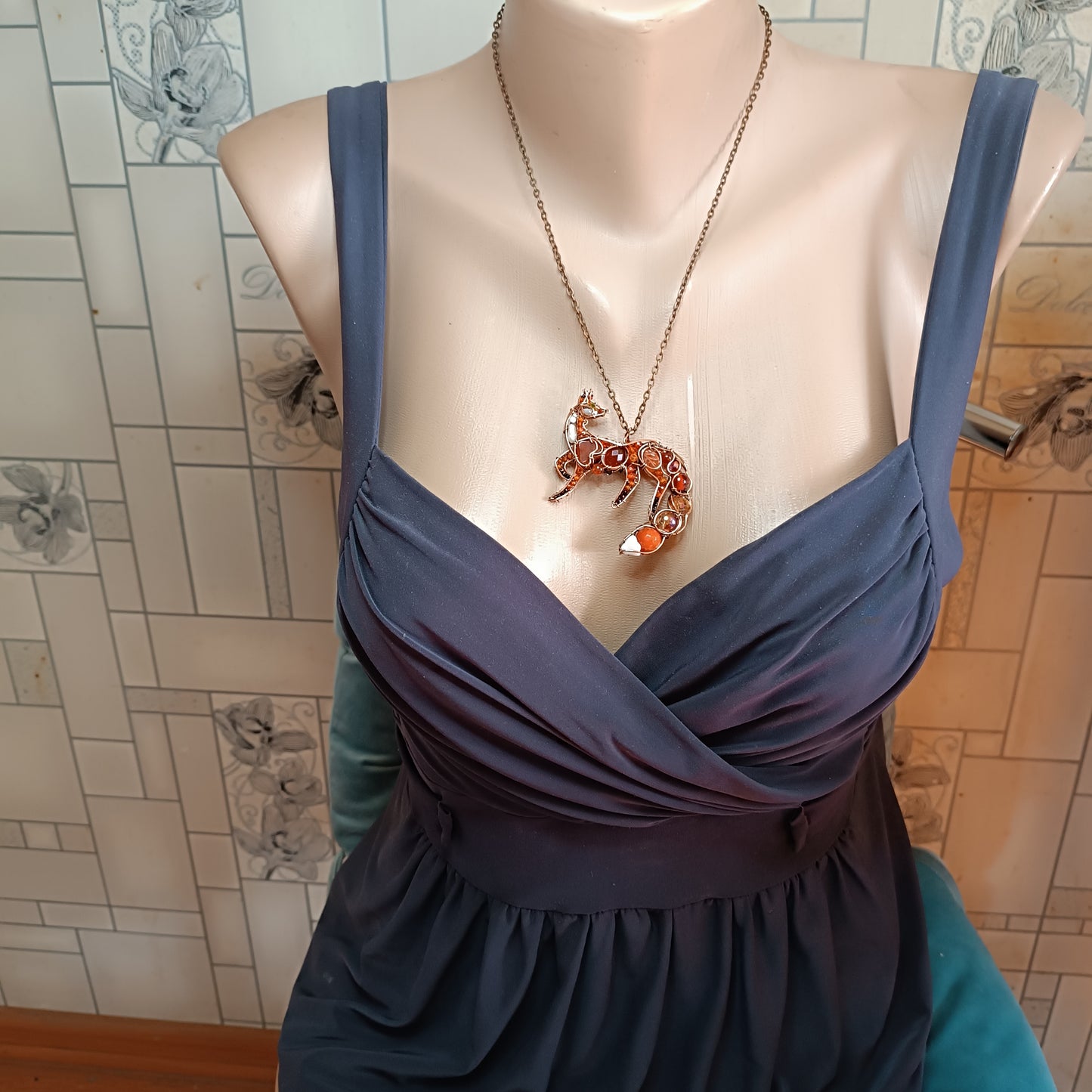 Foxy the swoopy tail! Copper necklace with carnelians.