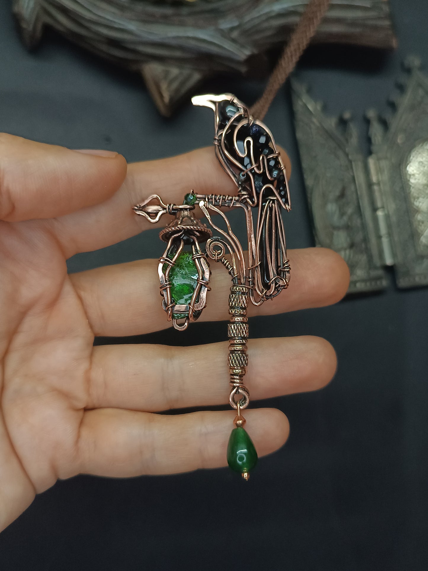 Raven on chrome diopside lantern necklace 🐦‍⬛💚