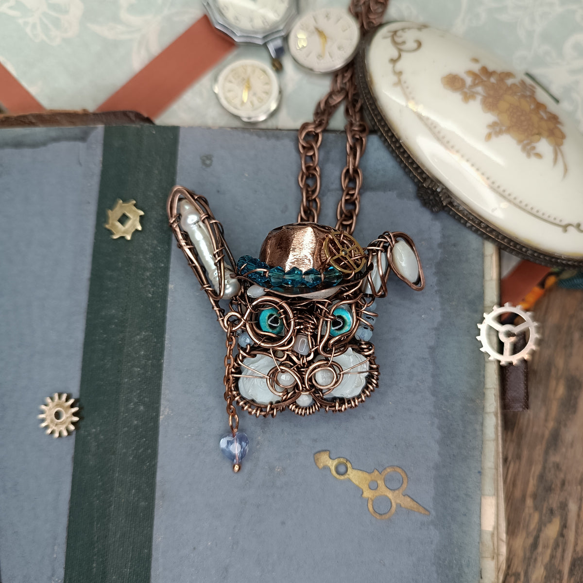 White rabbit necklace🐇🕐