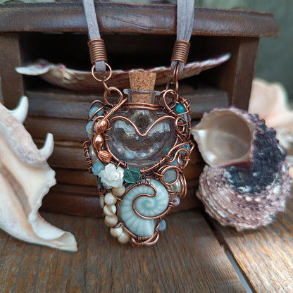 Heart of the ocean. Reversible vial necklace