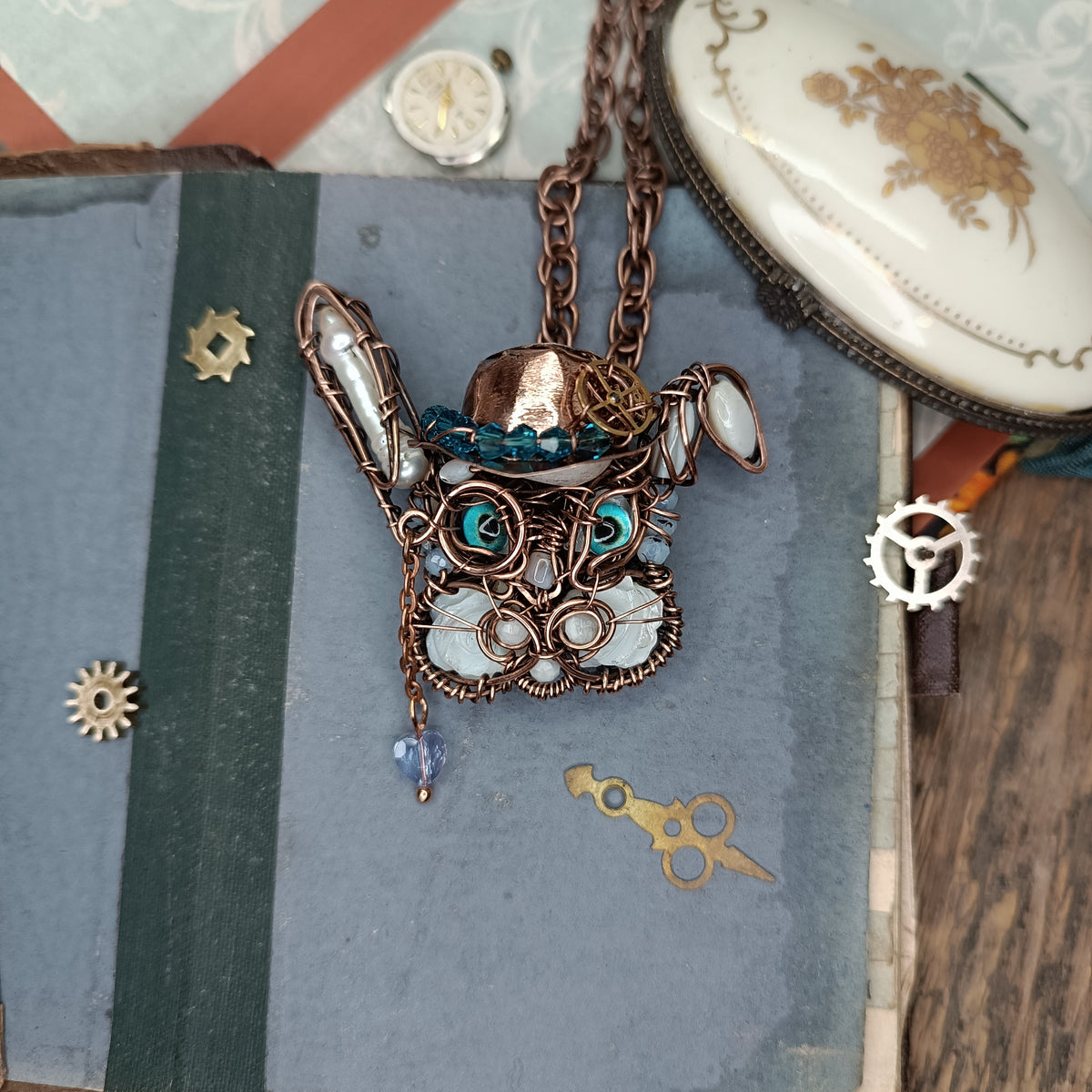 White rabbit necklace🐇🕐