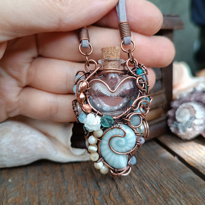 Heart of the ocean. Reversible vial necklace