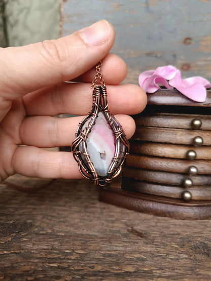 Pink agate pendant.