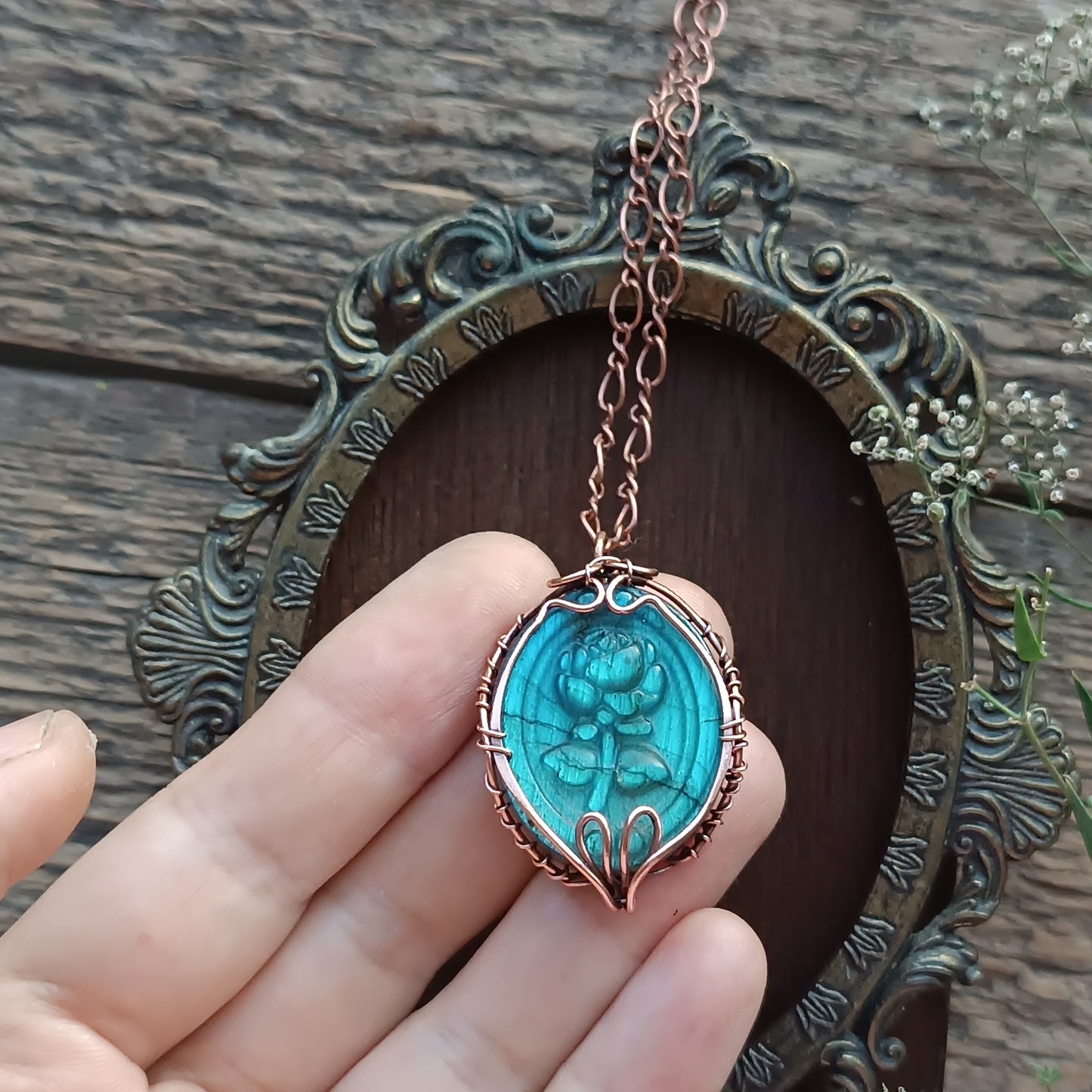 Labradorite rose pendant