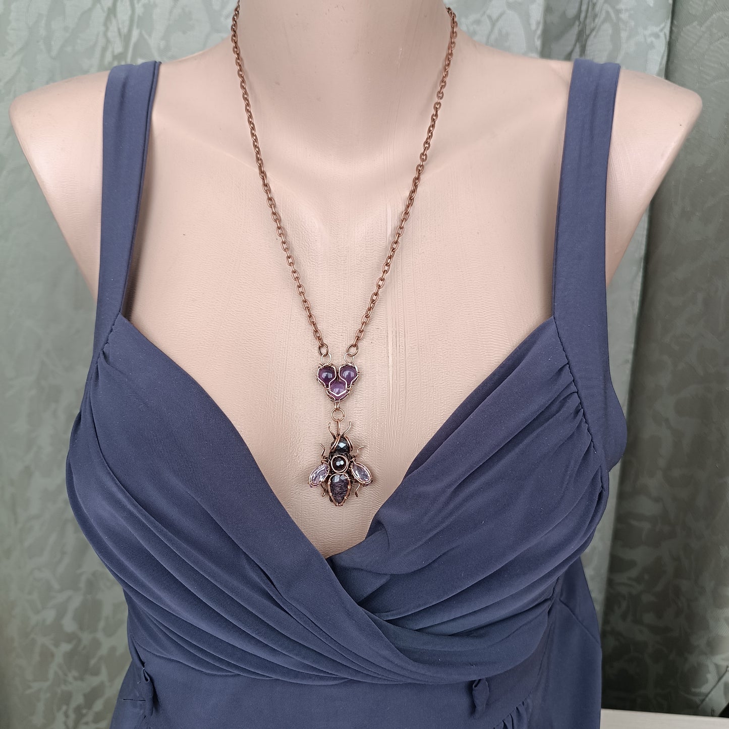 💜🐝Lavender honeycomb bee necklace.
