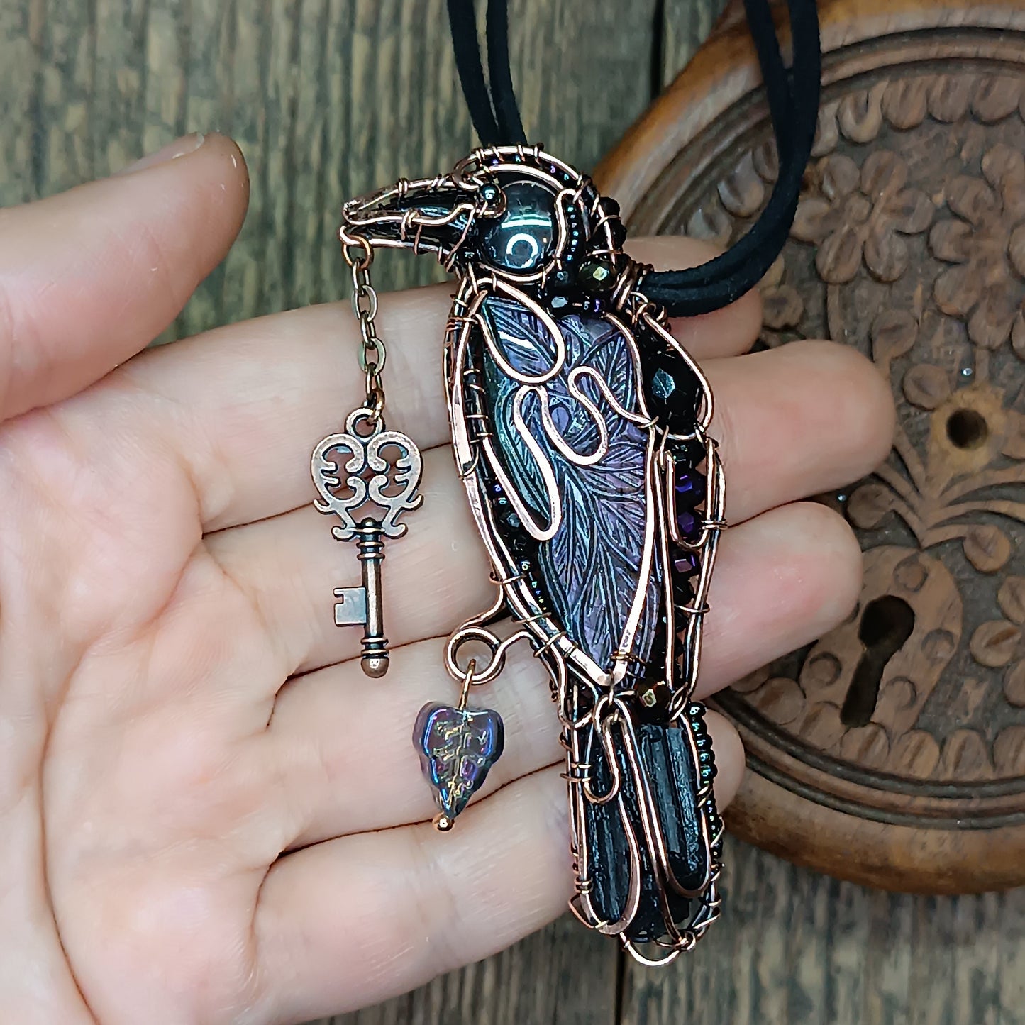 Magestic raven with the purple wings!