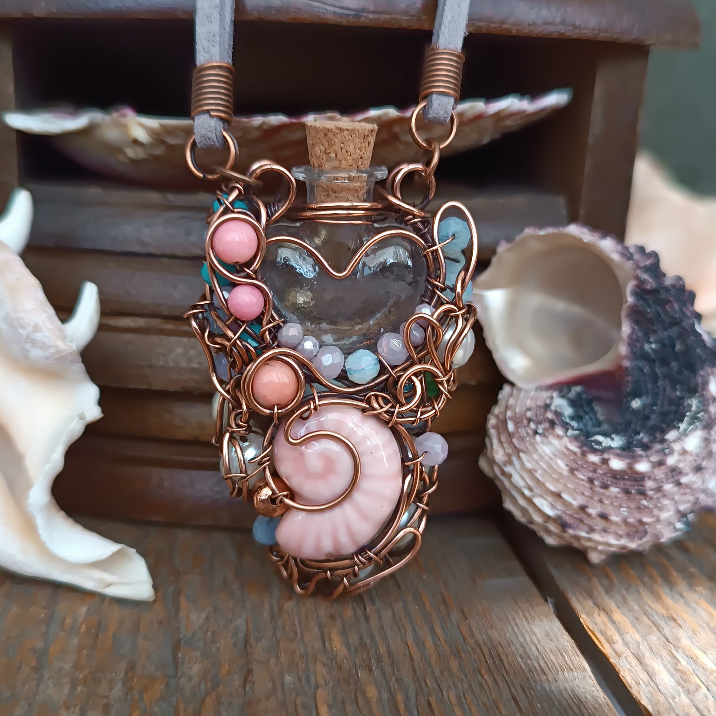 Heart of the ocean. Reversible vial necklace