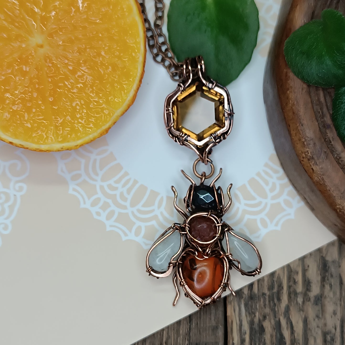 Zultanite honey comb bee necklace 💛🩷🐝