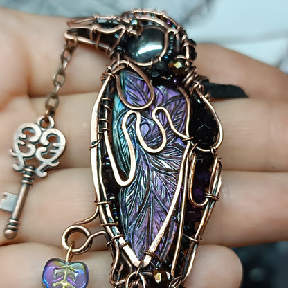 Magestic raven with the purple wings!