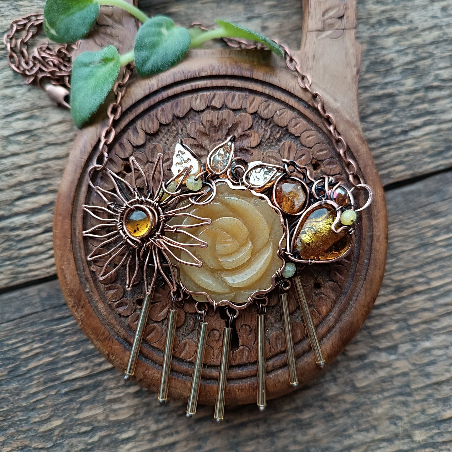 Sunbeams rose garden necklace